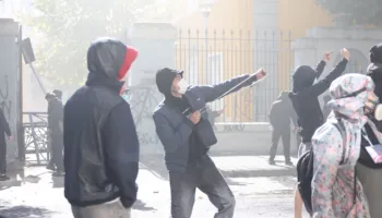Tirana në kaos! Deputetët sot në seancë plenare, protesta zhvendoset te Parlamenti