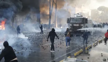 Tirana nën flakët e protestave: 272 të lënduar në 5 ditë, 12 persona ende në spital