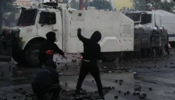 Tirana nën terrorin e protestës së dhunshme, gjykata liron 40 të arrestuar, mban në burg vetëm 11 persona