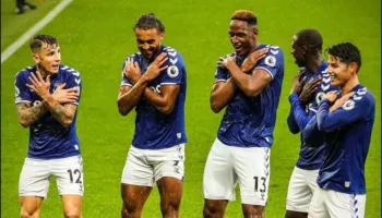 Tjetër skandal vjen nga Anglia, zbulohet lojtari i Evertonit që kishte vendosur 61 bileta bastesh futbolli
