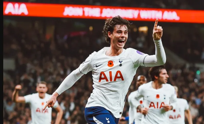 Tottenham merr fitoren e tretë rresht në Premier League dhe ngjitet në renditje (video)