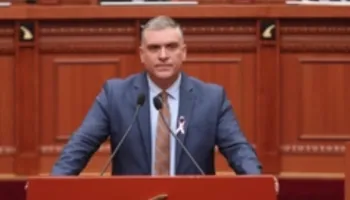 Tradhtia me Territorialen s’do falet’/ Blushi i ashpër: Esat Pasha është ringjallur por Avni Rustemi s’vdes kurrë