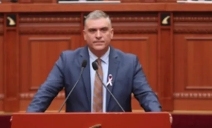 Tradhtia me Territorialen s’do falet’/ Blushi i ashpër: Esat Pasha është ringjallur por Avni Rustemi s’vdes kurrë