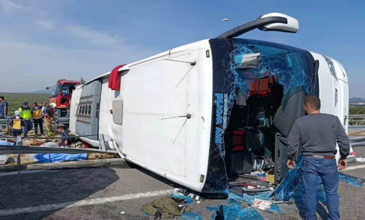Tragjedi në Turqi, 11 të vdekur nga përplasja e autobusit me kamionin