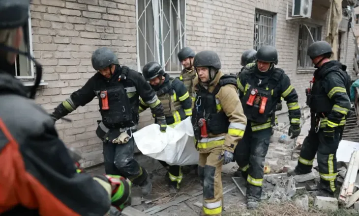 Tragjedi në Ukrainë/ Sulmi rus në Zaporizhzhia vret 20 persona, mes tyre 3 fëmijë