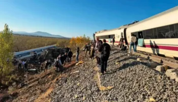 Tragjike në Spanjë/ Dy trena përplasen me njëri-tjetrin, dyshohet për dhjetëra viktima