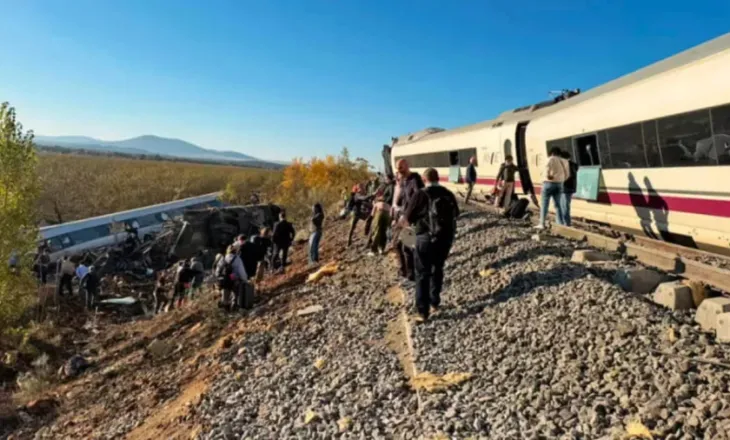 Tragjike në Spanjë/ Dy trena përplasen me njëri-tjetrin, dyshohet për dhjetëra viktima