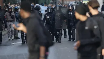 Trazira në Francë! 500 shkolla mbyllen, përleshje me policinë dhe dhjetëra të plagosur
