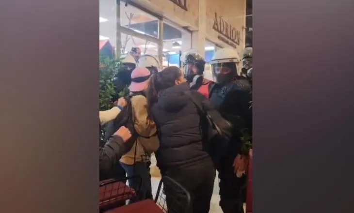 Trazira te ”Opera”/ Efektivi kërkon të shoqërojë të miturin, disa gra e ndalojnë