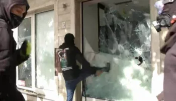 Trazirat në Tiranë! Pezullohen linjat e urbanëve, mbyllen banka e biznese