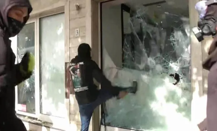 Trazirat në Tiranë! Pezullohen linjat e urbanëve, mbyllen banka e biznese