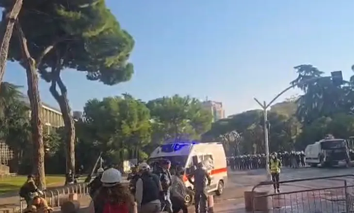 Tre të lënduar gjatë protestës, mes tyre një 15-vjeçar