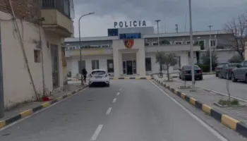 Tritol në Vlorë, dëmtohet makina e administratorit të Shushicës