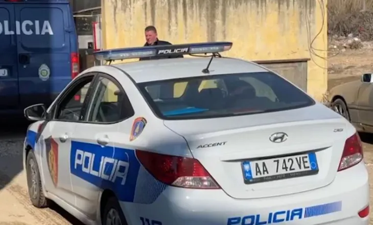 Tritoli në makinën e administratorit në Shushicë, arrestohen dy të dyshuar