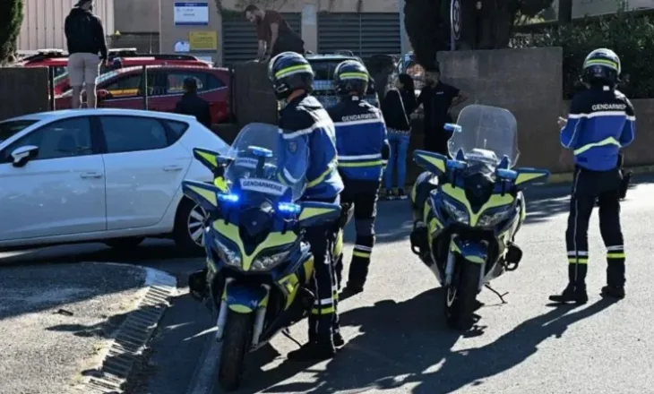 Tronditet Franca, të shtëna me armë zjarri brenda një shkolle! Plagosen drejtori dhe një mësues, arrestohet nxënësi 14-vjeçar