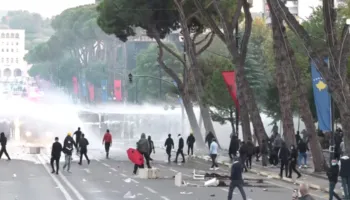 U arrestua gjatë protestave, Gjykata e Tiranës e liron