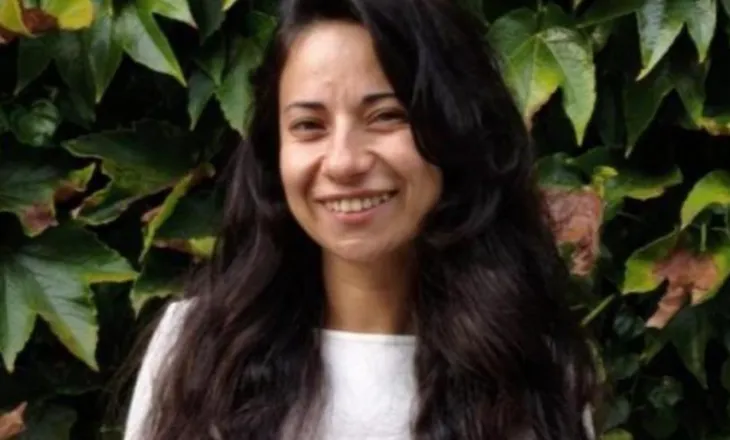 U arrestua në Rinas dy muaj më parë, Gjykata e Tiranës vendos ekstradimin e aktivistes Julide Yazici drejt Turqisë! Mësuesja njihet si anti-Erdogan