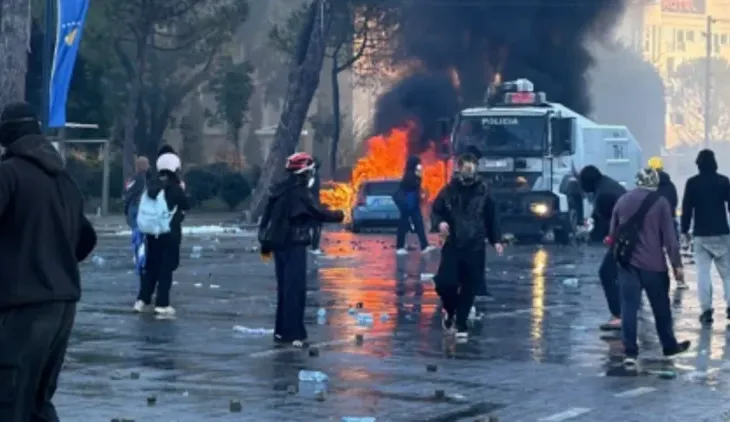U arrestuan dhunshëm nga policia, lirohen 13 protestues