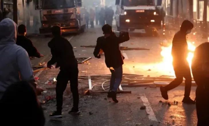 U arrestuan nga Policia gjatë ditës së dytë të protestës së dhunshme, nis në Gjykatë seanca për masat ndaj 55 të dyshuarve!