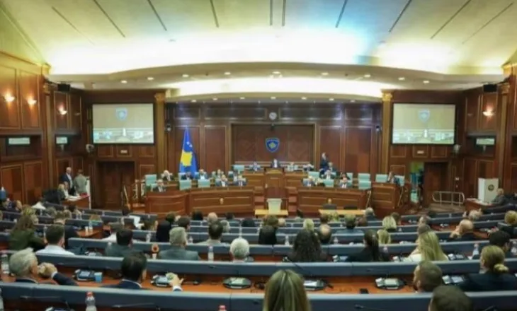 U ekzekutua nga kunati pak orë pasi kërkoi ndihmë në Polici, Kuvendi i Kosovës miraton rezolutë për hetimin e vrasjes së Arlinda Zekajt dhe dhunën ndaj grave