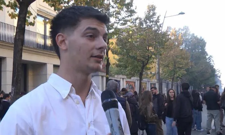 U shoqërua nga 50 Policë, Emanueli tregon çfarë ndodhi në Komisariat: Turp nëse dorëzohemi