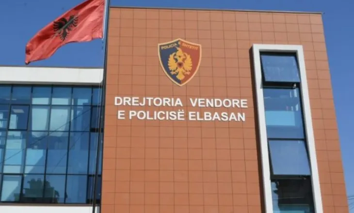 U veshën si policë dhe vodhën para e 4 celularë në Elbasan, shpallen në kërkim tre persona