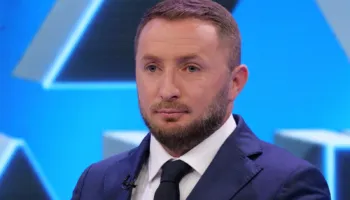 “U vranë flamingot, tani ka boshllëk, gërmadhë pa ide, frikë!”/ Flogert Muça: Kaosi po dëmton protestën