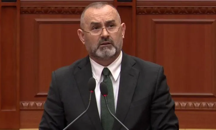 Ulsi Manja mban titullin ‘Doktor Shkencash’, por me punim të kopjuar fjalë për fjalë nga studiuesja shkodrane