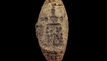 Unaza e lashtë që mbante figurën e një prej Shtatë Mrekullive të Botës gjendet në Egjipt