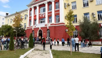 Universitetet hapin dyert më 5 tetor, studentët i rikthehen auditorëve