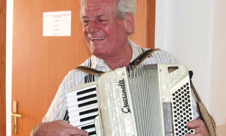 Vasillaq Vangjeli, aktori unik i skenës shqiptare të humorit