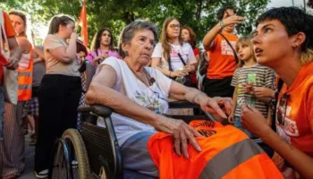 Vdes Maricarmen Abascal, 87-vjeçarja që i vuri “zjarrin” Spanjës dhe u kthye në simbol të krizës së strehimit!