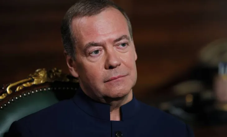 VDES SHPRESA/ MEDVEDEV INJORON TRUMPIN, ZBULON KARTAT E RUSISE NE LUFTE ME UKRAINEN