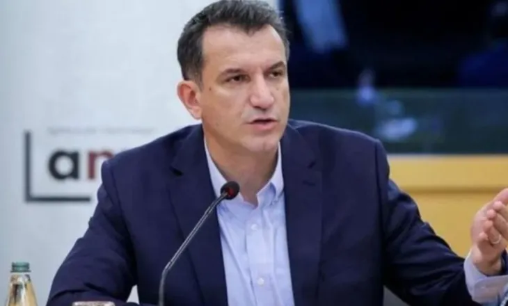 VELIAJ LETER NGA BURGU: 10 DITE IZOLIM E PA UJE, NE TE NJEJTIN KORRIDOR ME 3 VRASES SERIALE