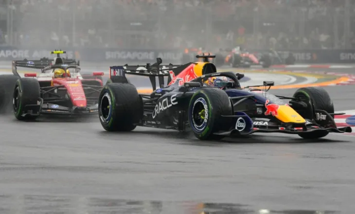 Verstappen fiton garën sprint në Singapor, dy Ferrari në podium, 9 makina nuk e mbyllin garën