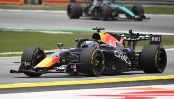 Verstappen magjik në Sepang, korr “pole position” e parë sezonal më Red Bull, Hamilton i dyti