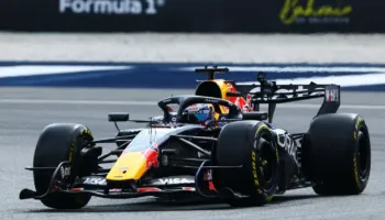 Verstappen triumfon në Sepang në garën më kaotike të sezonit, ndjek Antonelli e dy makinat Ferrari