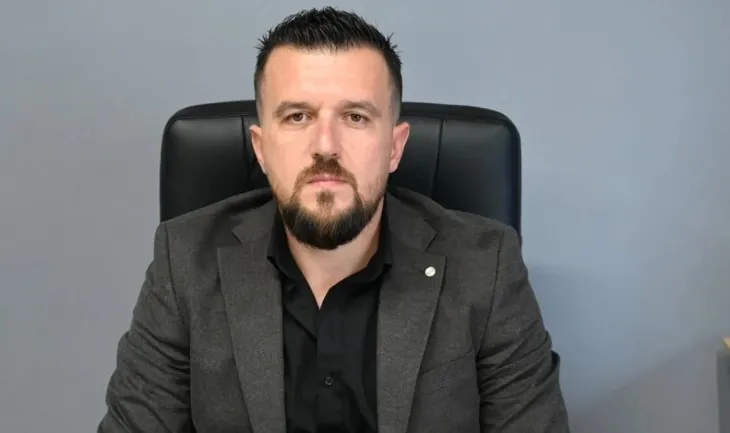 Vetëm dy muaj në krye të Ujësjellës-Kanalizimeve, drejtori largohet nga detyra, ja kush e zëvendëson!