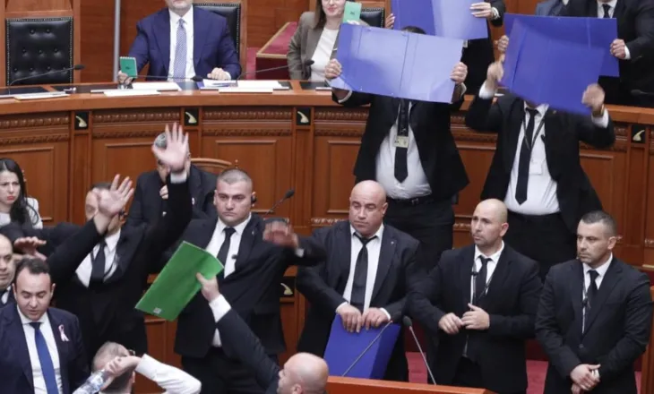 Vezë e shishe uji drejt Ramës, PS kërkon përjashtimin e Bardhit dhe Balliut! Kreu i grupit të PD: Bëjini 4 vjet