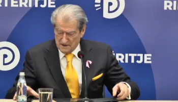 VIDEO/ Berisha i bashkohet Interancionales Marksiste dhe bën thirrje për pjesëmarrje në protestën e “Antifa”-s më 24 tetor!