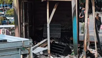 VIDEO / Bizneset ulin qepenët, protestuesit plaçkitin dhe shkatërrojnë gjithçka