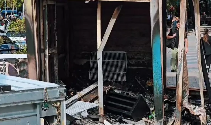 VIDEO / Bizneset ulin qepenët, protestuesit plaçkitin dhe shkatërrojnë gjithçka