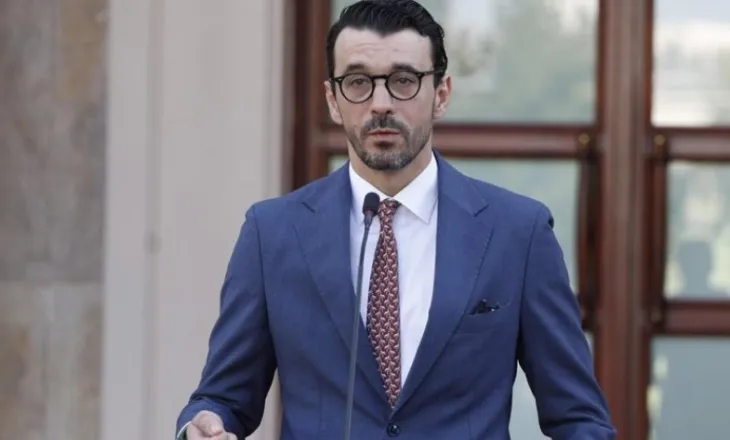 VIDEO/ Bypass-i i Elbasanit dhe hekurudha Tiranë-Durrës, Karakaçi jep detajet: Kontratat janë lidhur, vijojnë punimet! Ja kur hapen