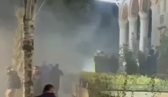 VIDEO/ Deputeti i PD-së: E mbytën në gaz edhe Xhaminë e Et’hem Beut, Zoti marrtë hak për këtë poshtërsi