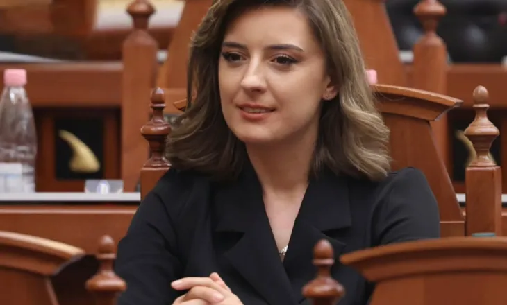 VIDEO/ Deputetja e PS, Çaushi thirrje studentëve për dialog: Çdo pakënaqësi meriton të dëgjohet