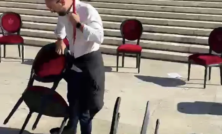 VIDEO/ “Dialogu” i Ramës përfundon me karrige të përmbysura, protestuesit refuzojnë ftesën e Kryeministrisë