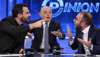 VIDEO / “Duan të mbajnë b*thën në karrige”, Lapaj sherr me Bardhin: Pusho se ti je maskara!
