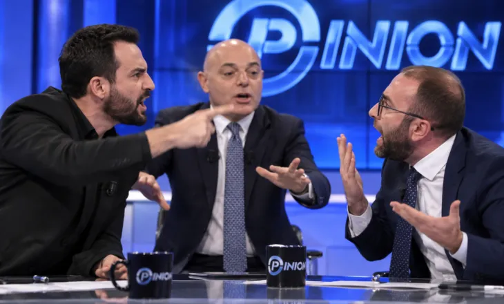 VIDEO / “Duan të mbajnë b*thën në karrige”, Lapaj sherr me Bardhin: Pusho se ti je maskara!