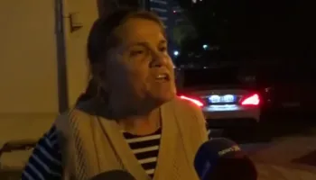 VIDEO/ E moshuara shpërthen ndaj terrorit policor te Medreseja: Do t’i vendosni flakën Shqipërisë me polici?