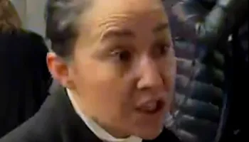 VIDEO/ Gruaja e efektivit të djegur kërcënon studentët: Nëse i ndodh gjë, do t’i shuaj të gjithë familjen…